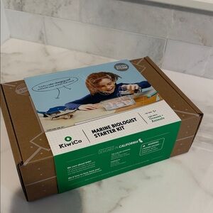 KiwiCo Marine Biologist Starter Kit - Brown and Green